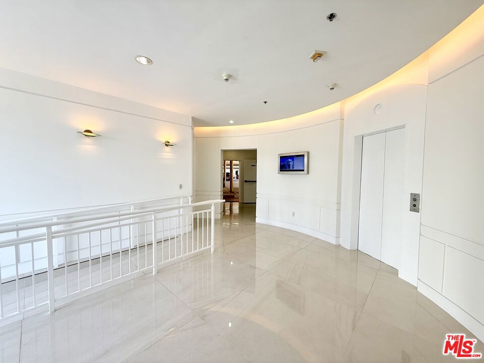 8693 Wilshire Boulevard 101 Property Photo 4
