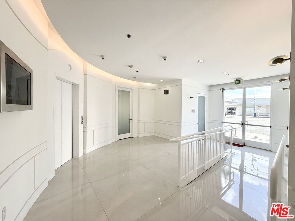 8693 Wilshire Boulevard 101 Property Photo 5