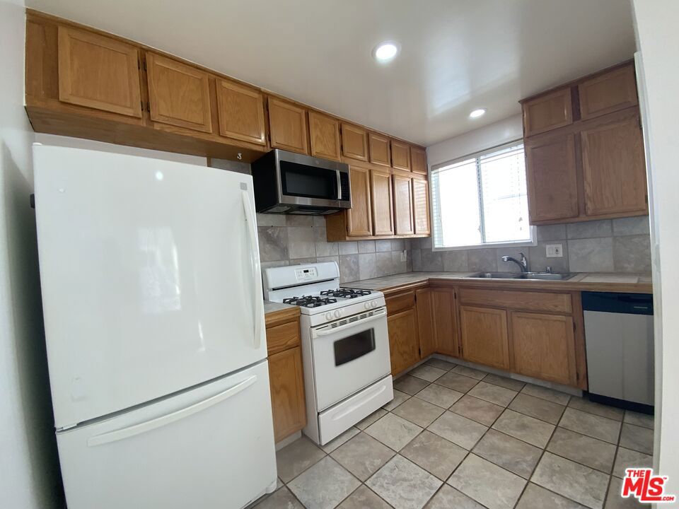 3610 Beethoven Street Property Photo 9