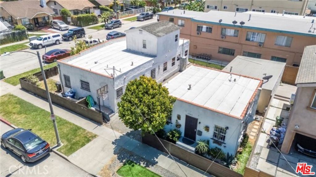 2701 S Cloverdale Avenue Property Photo