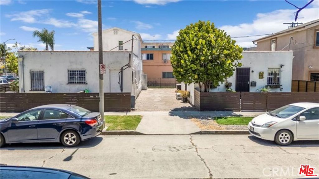 2701 S Cloverdale Avenue Property Photo 2