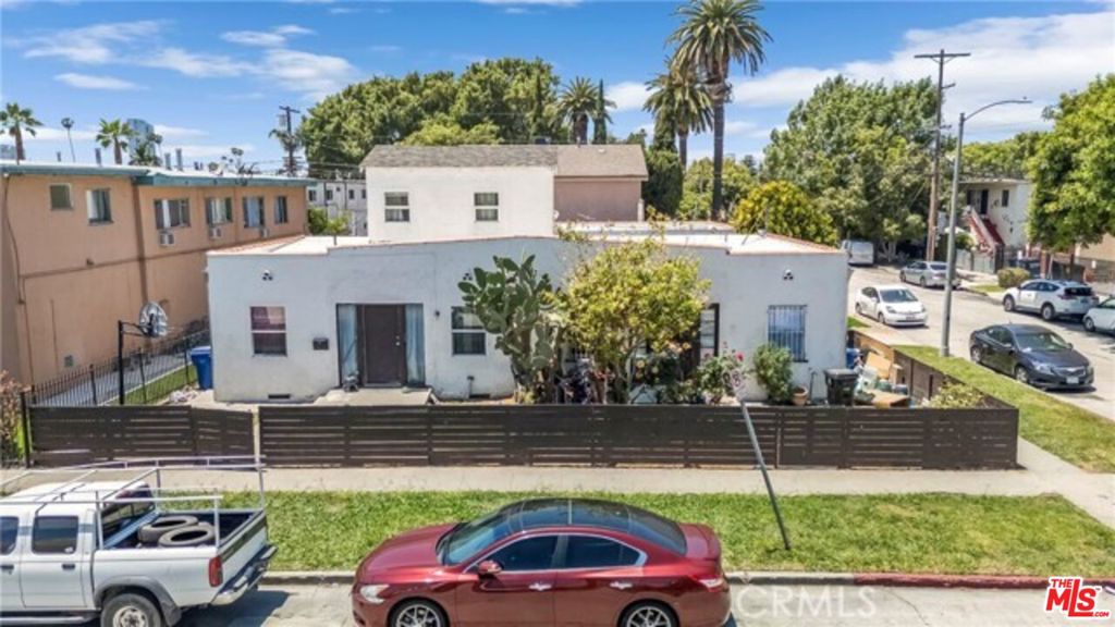 2701 S Cloverdale Avenue Property Photo 3