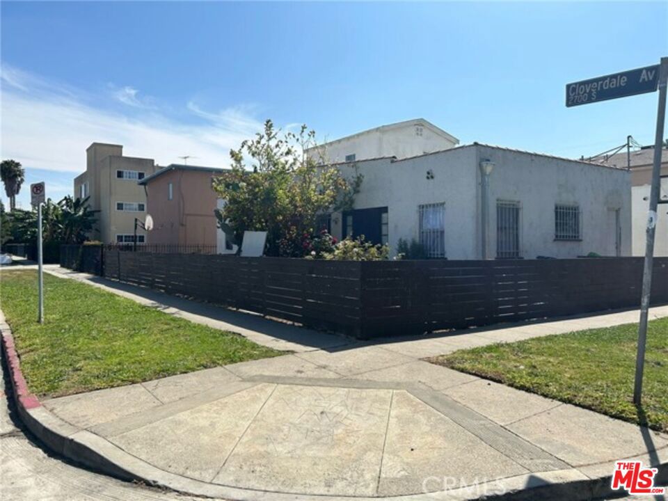 2701 S Cloverdale Avenue Property Photo 8