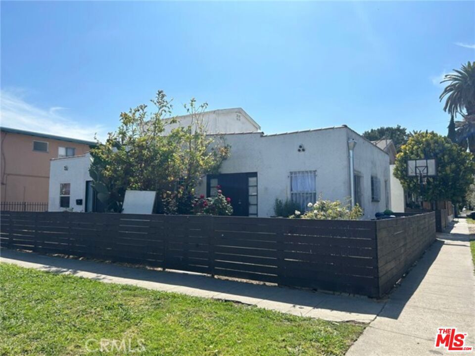 2701 S Cloverdale Avenue Property Photo 10