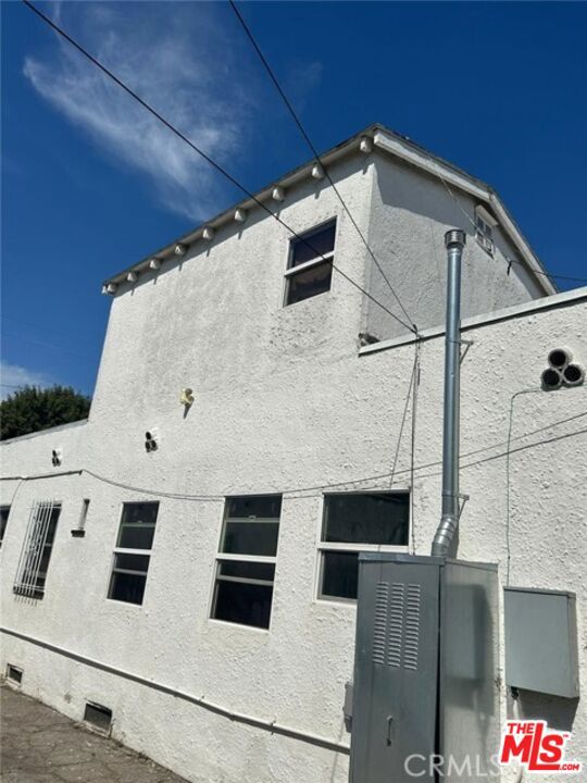 2701 S Cloverdale Avenue Property Photo 12