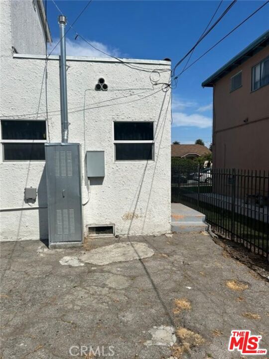 2701 S Cloverdale Avenue Property Photo 13