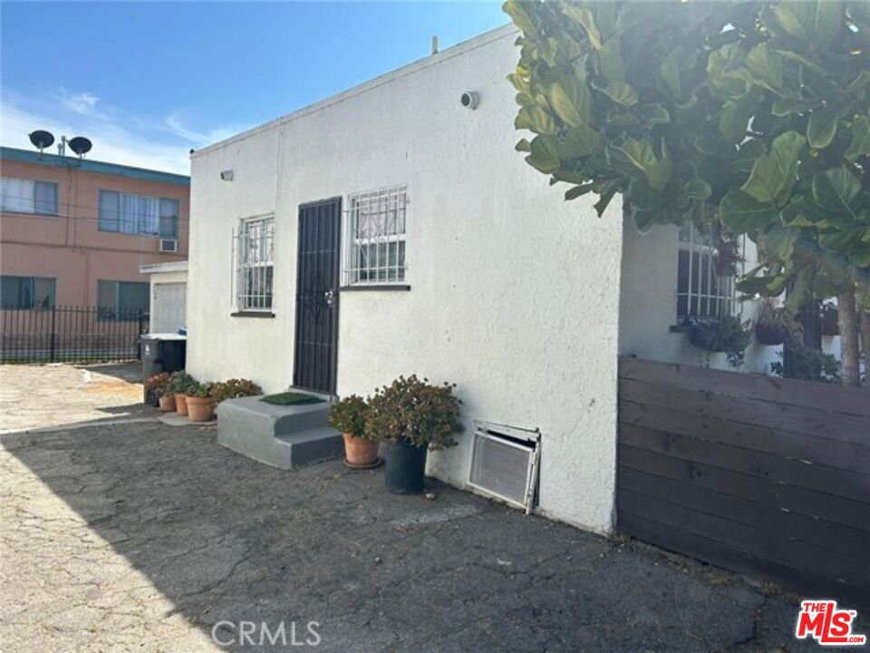 2701 S Cloverdale Avenue Property Photo 14