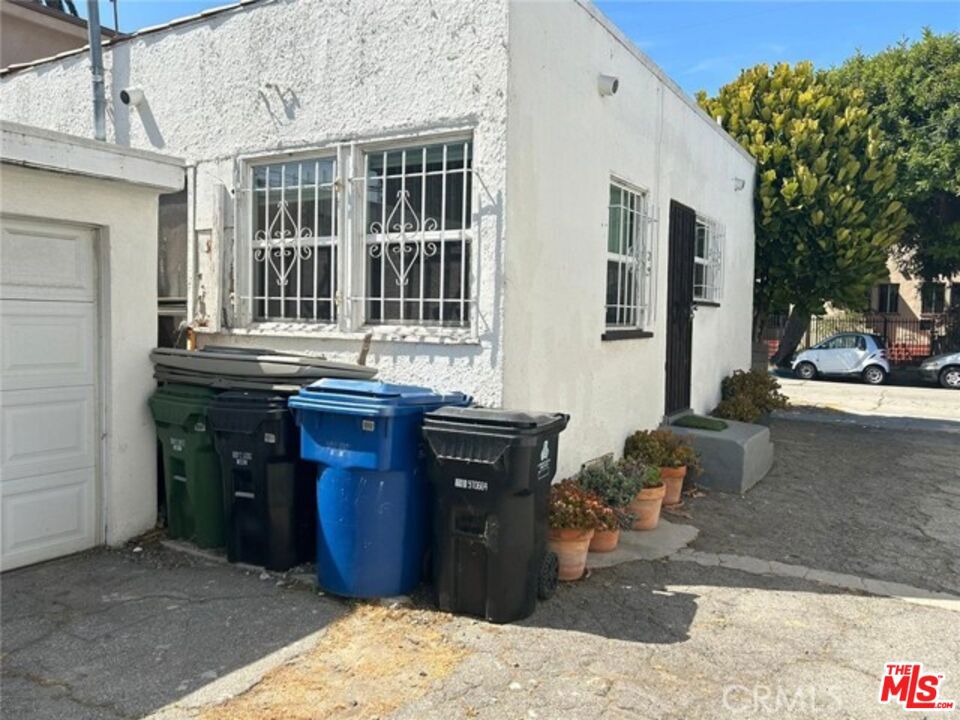 2701 S Cloverdale Avenue Property Photo 15