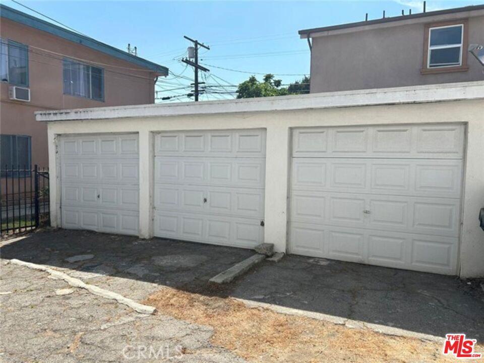2701 S Cloverdale Avenue Property Photo 17