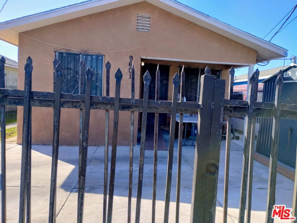 9601 Hickory Street Property Photo