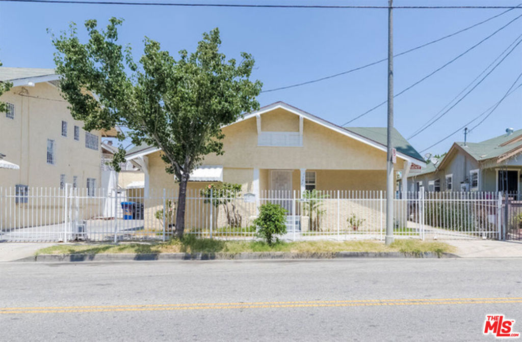 3876 S Budlong Avenue Property Photo 2