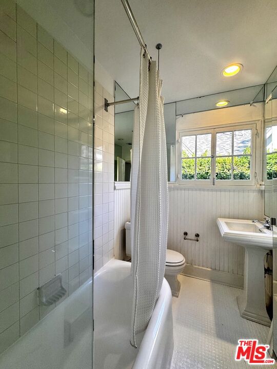 8924 Ashcroft Avenue Property Photo 11