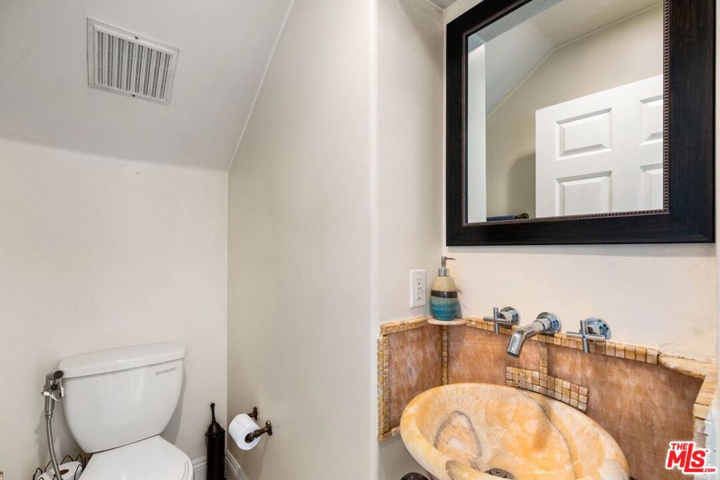 1706 Amherst Avenue Property Photo 20