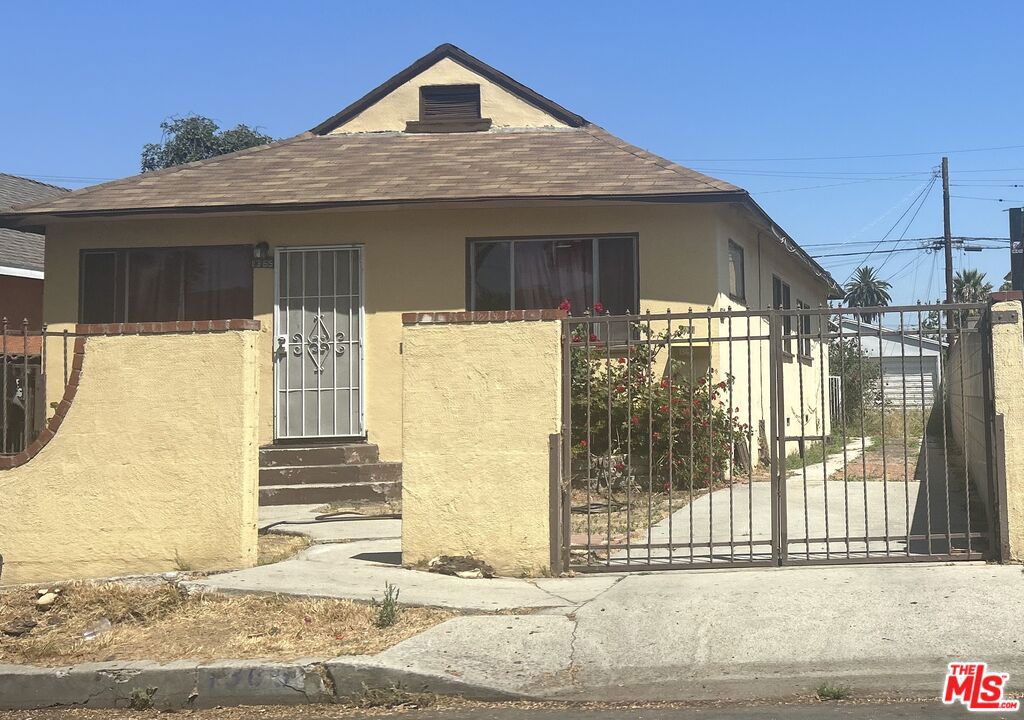 1363 W 38th Street Property Photo