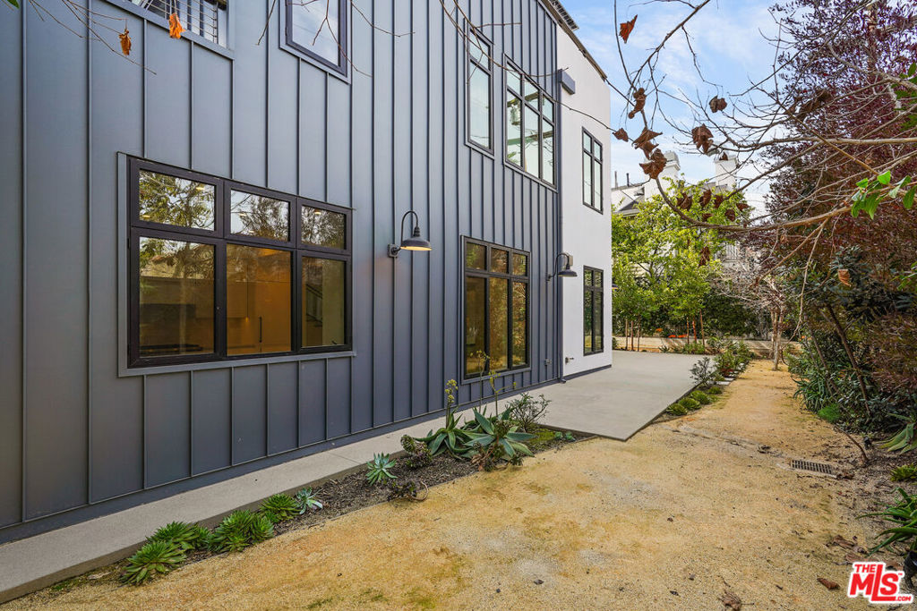 1037 21st Street Property Photo 7