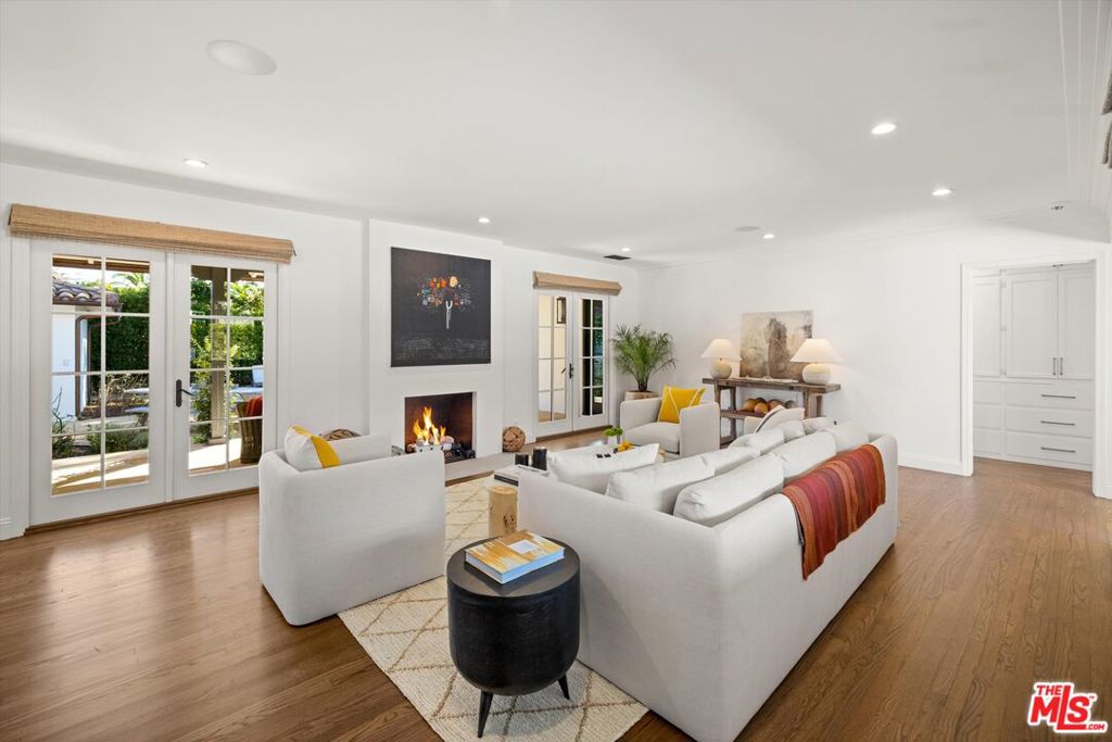 1595 Miramar Lane Property Photo