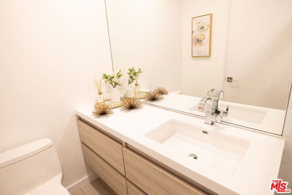 10751 Wilshire Boulevard 905 Property Photo 9