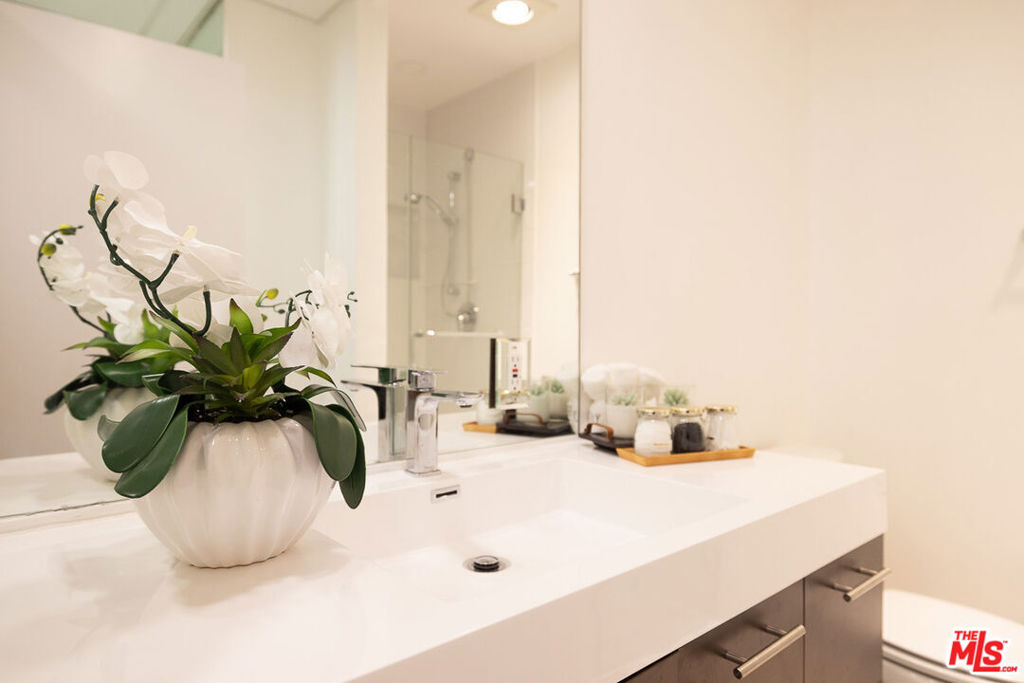10751 Wilshire Boulevard 905 Property Photo 10