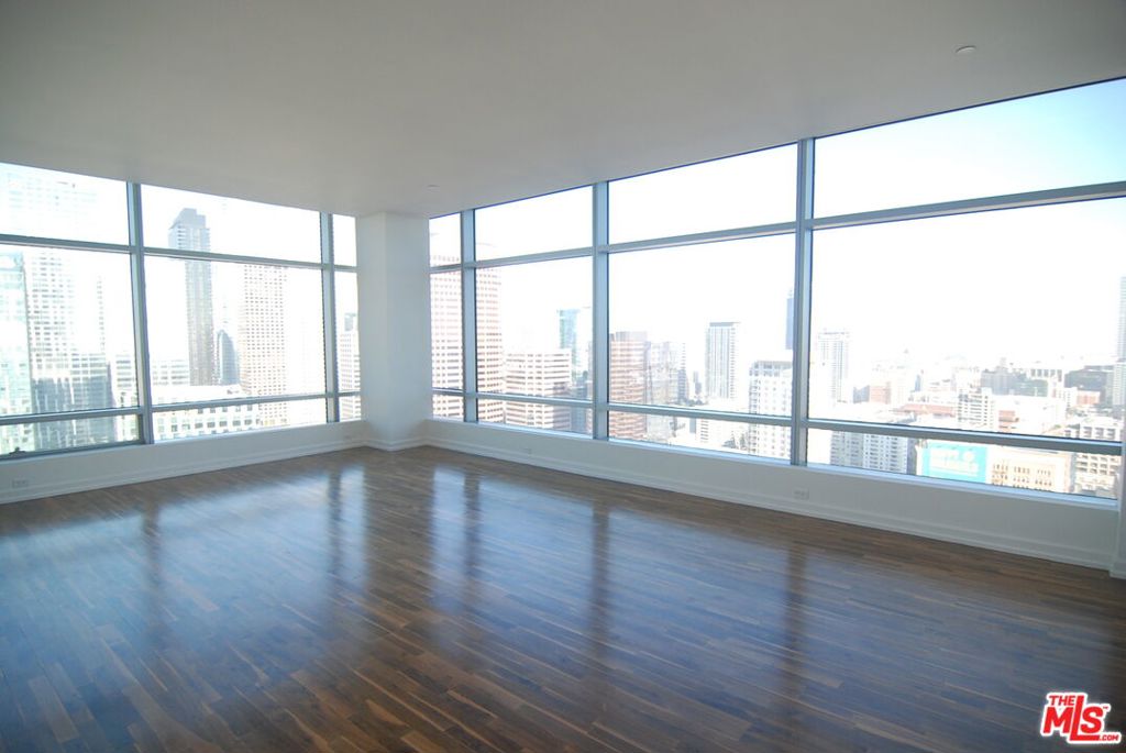 900 W Olympic Boulevard 30K Property Photo 1
