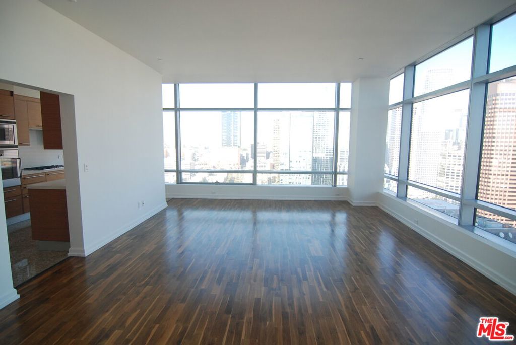 900 W Olympic Boulevard 30k Property Photo 3