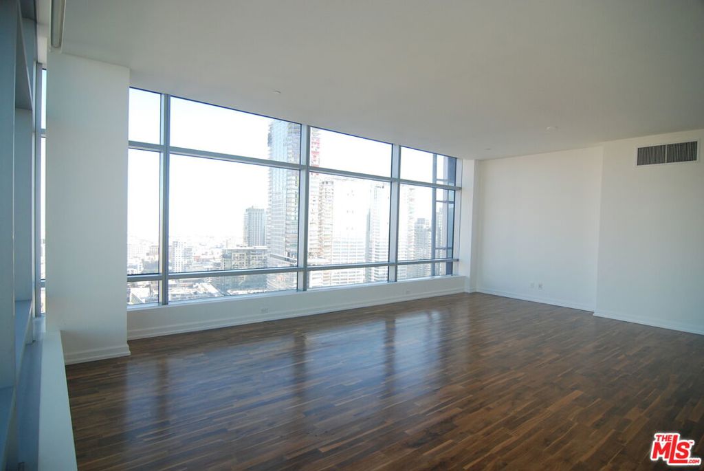 900 W Olympic Boulevard 30k Property Photo 6