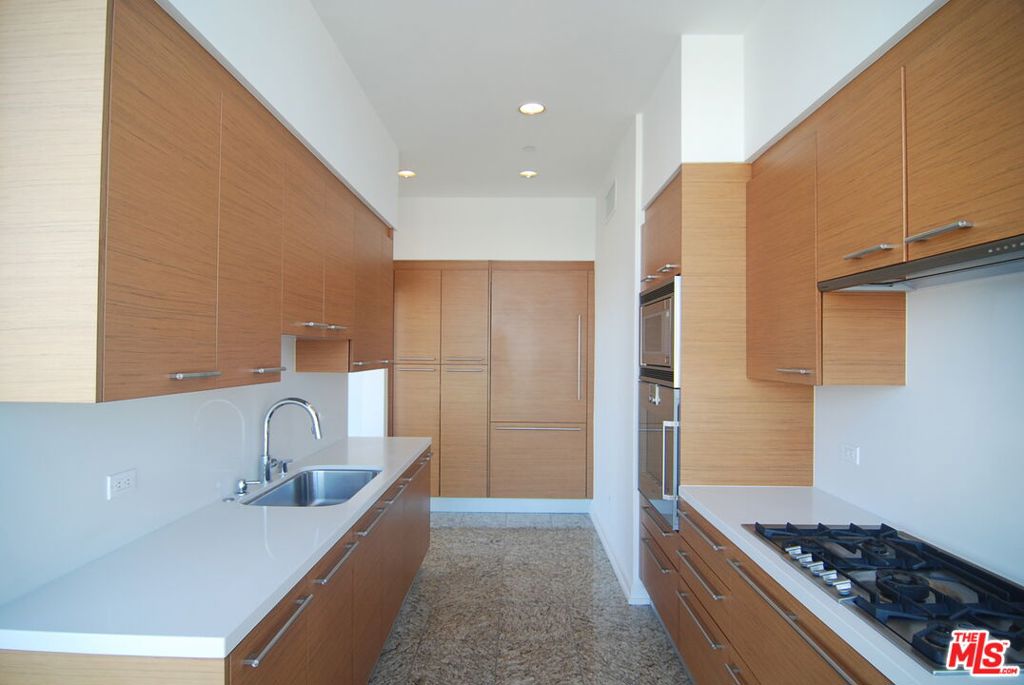 900 W Olympic Boulevard 30k Property Photo 8