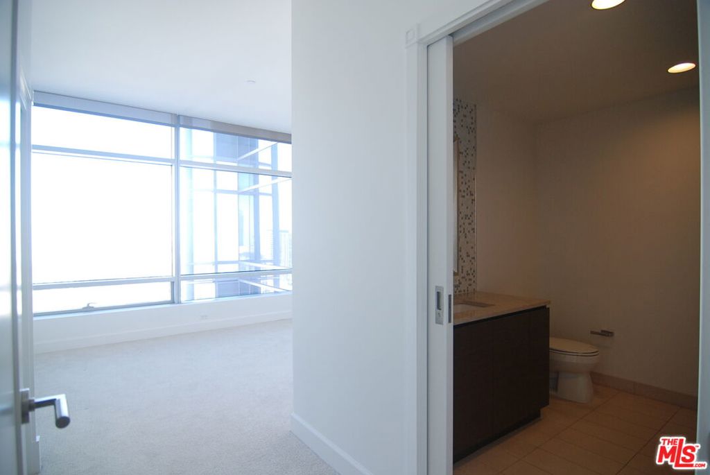 900 W Olympic Boulevard 30k Property Photo 12