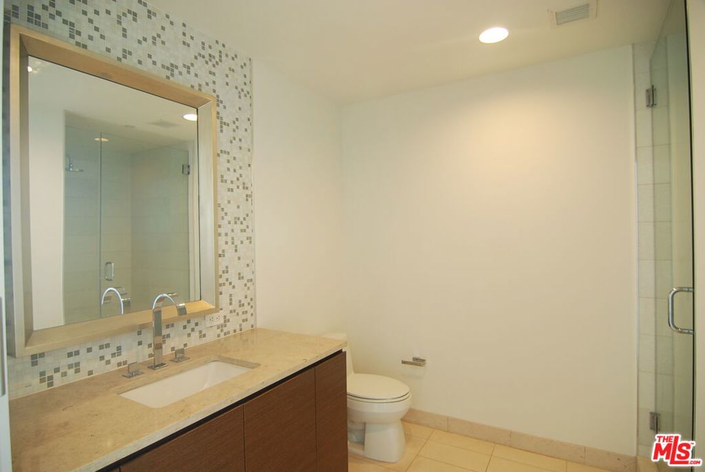 900 W Olympic Boulevard 30k Property Photo 15