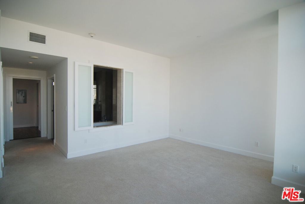 900 W Olympic Boulevard 30k Property Photo 18