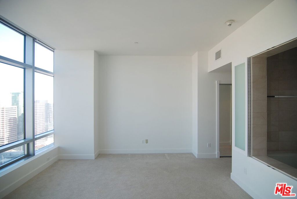 900 W Olympic Boulevard 30k Property Photo 19