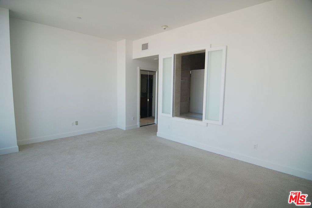 900 W Olympic Boulevard 30k Property Photo 20