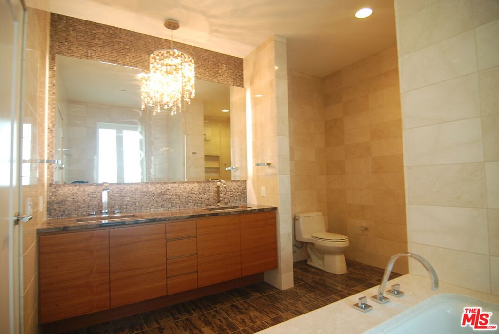 900 W Olympic Boulevard 30k Property Photo 21