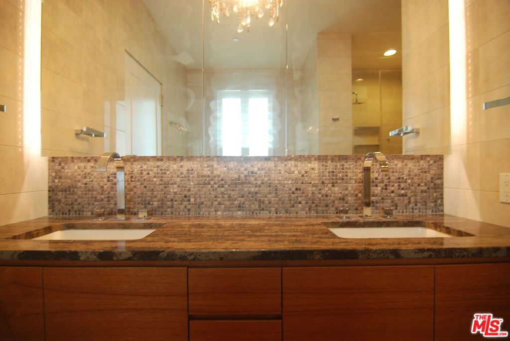 900 W Olympic Boulevard 30k Property Photo 22