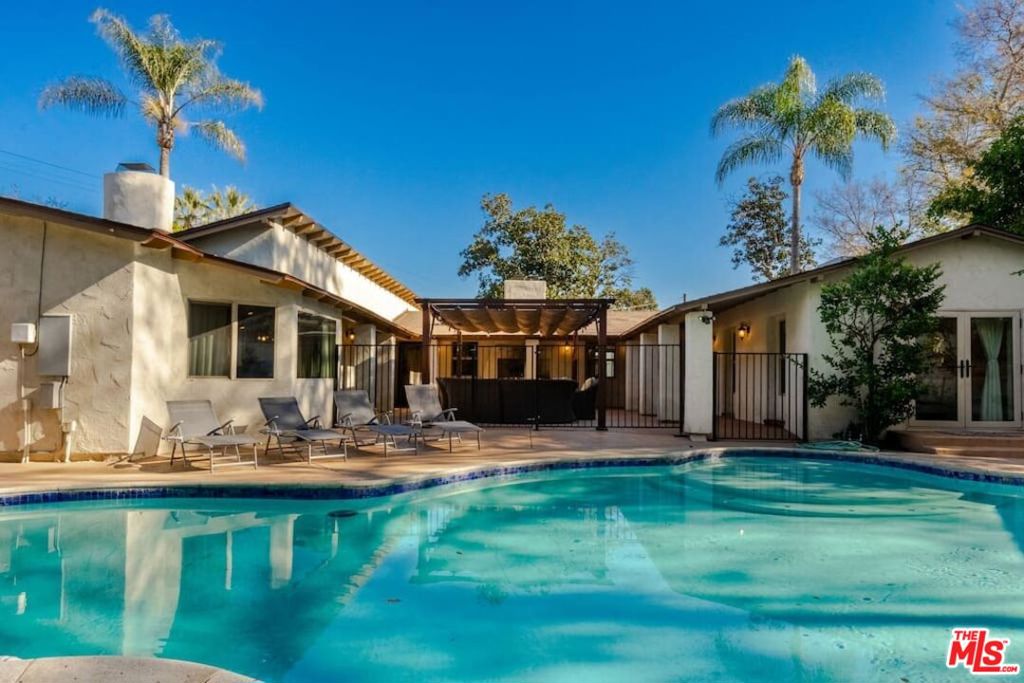 4555 Mariota Avenue Property Photo