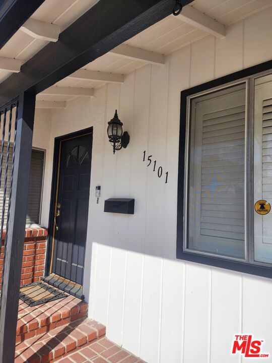 15101 Killion Street Property Photo