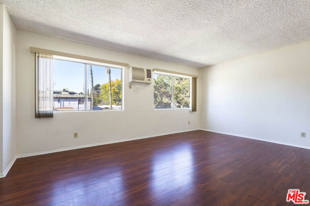 10803 Otsego Street Property Photo 7