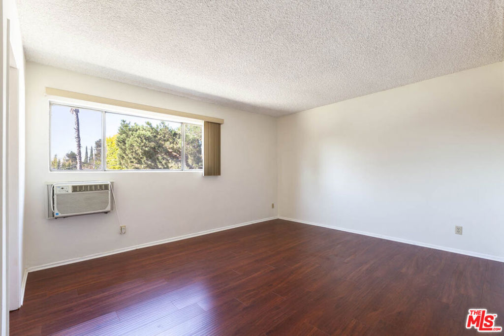 10803 Otsego Street Property Photo 17