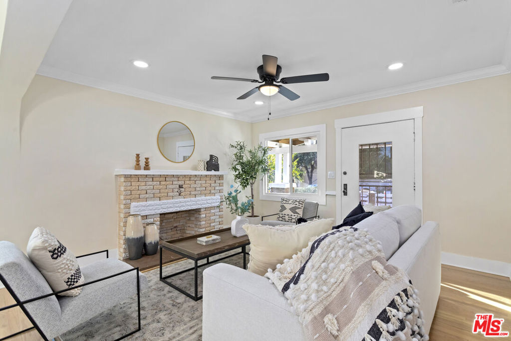 2814 Idell Street Property Photo
