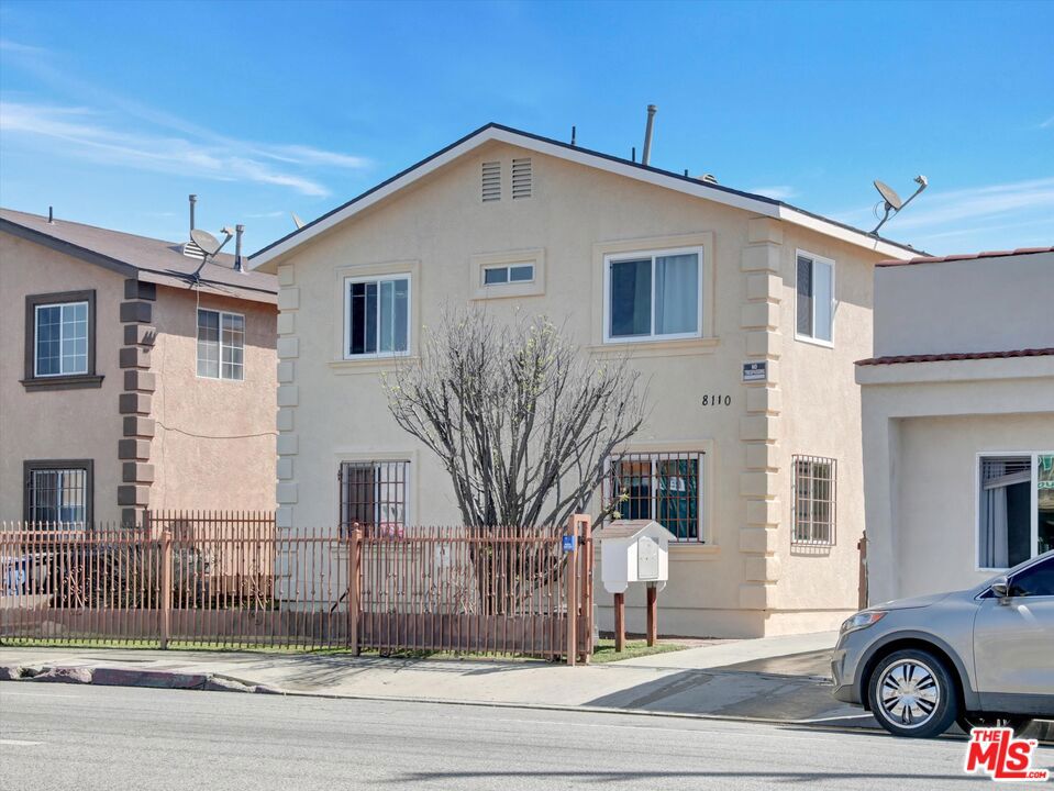 8110 S San Pedro Street Property Photo 1