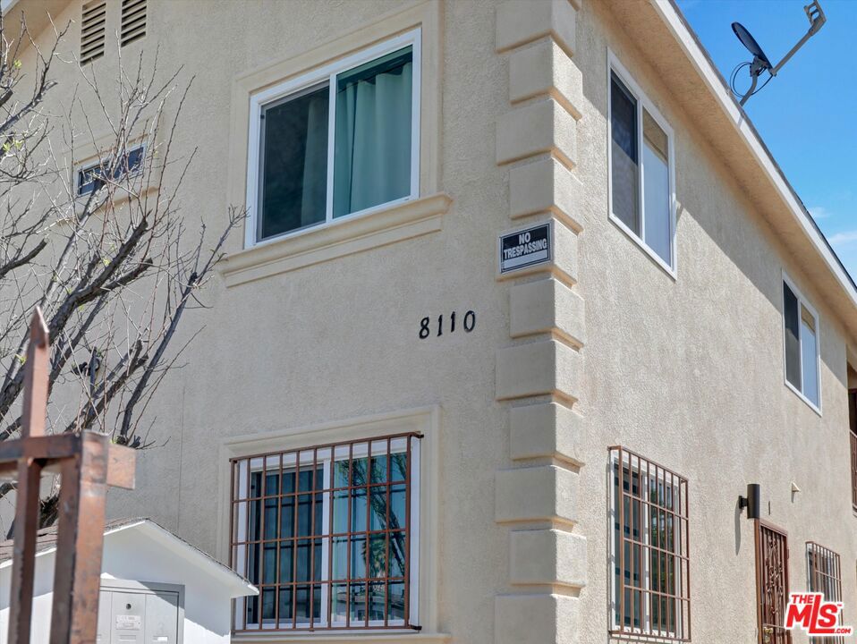 8110 S San Pedro Street Property Photo 5