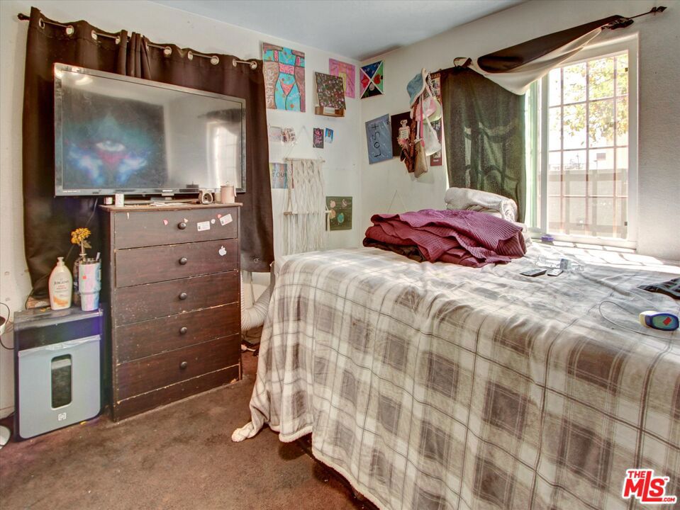 8110 S San Pedro Street Property Photo 23