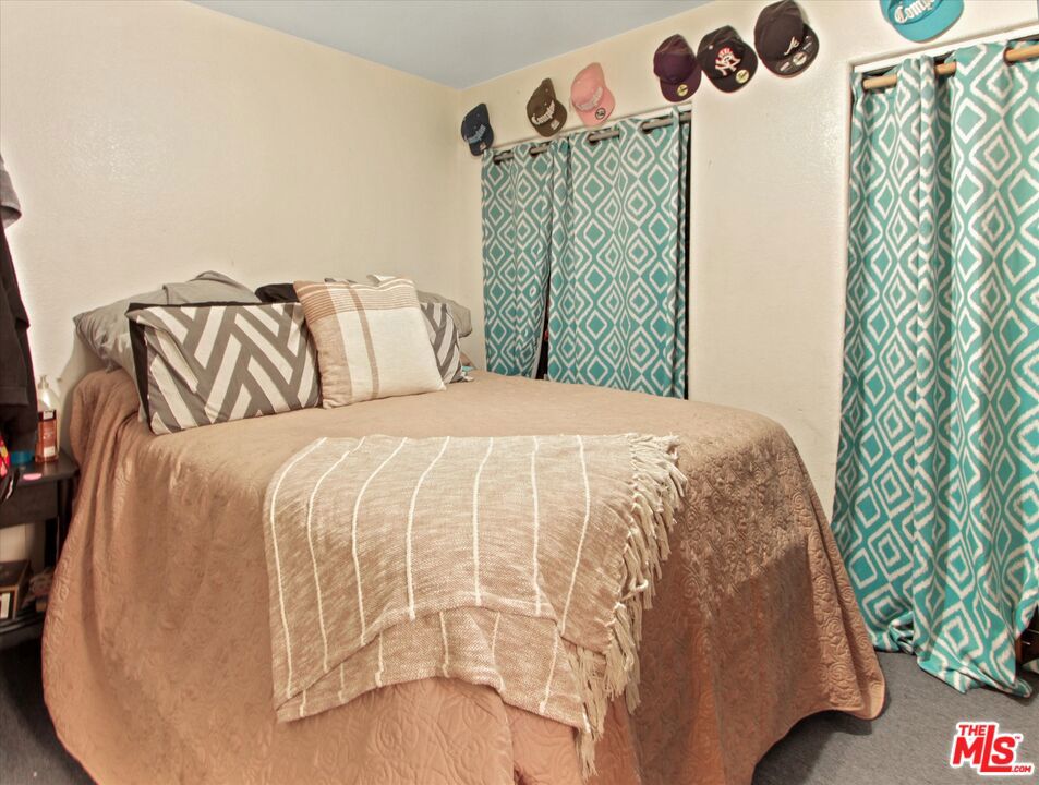 8110 S San Pedro Street Property Photo 25
