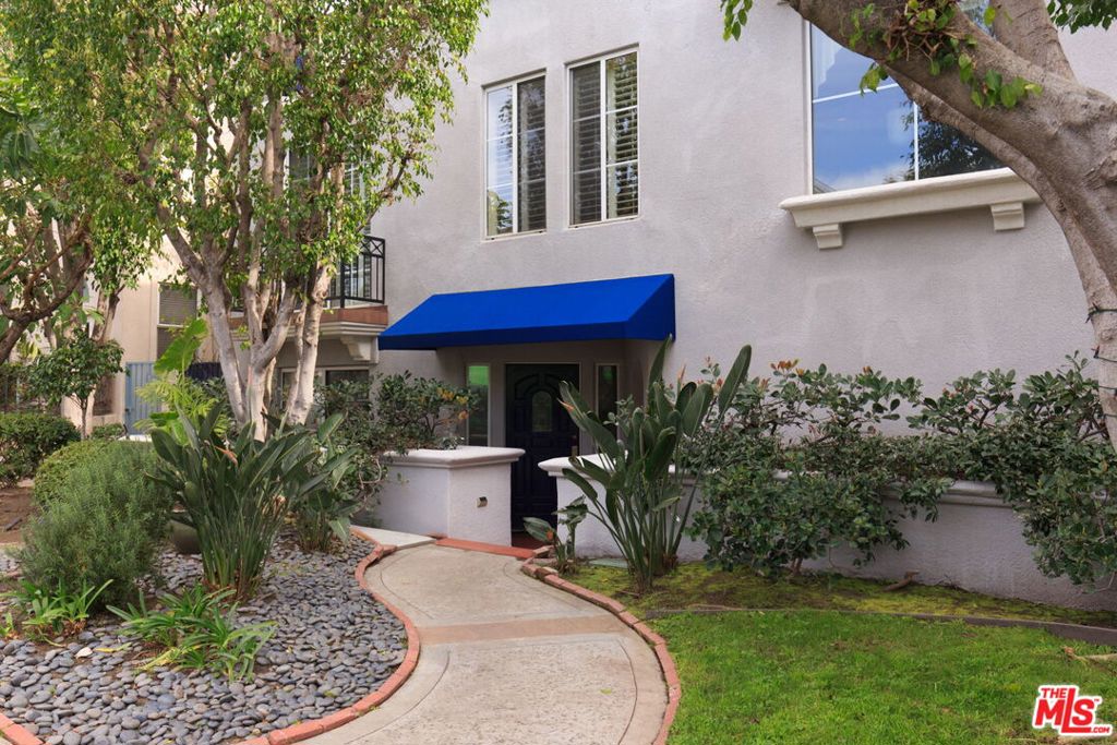 4406 Moorpark Way Property Photo