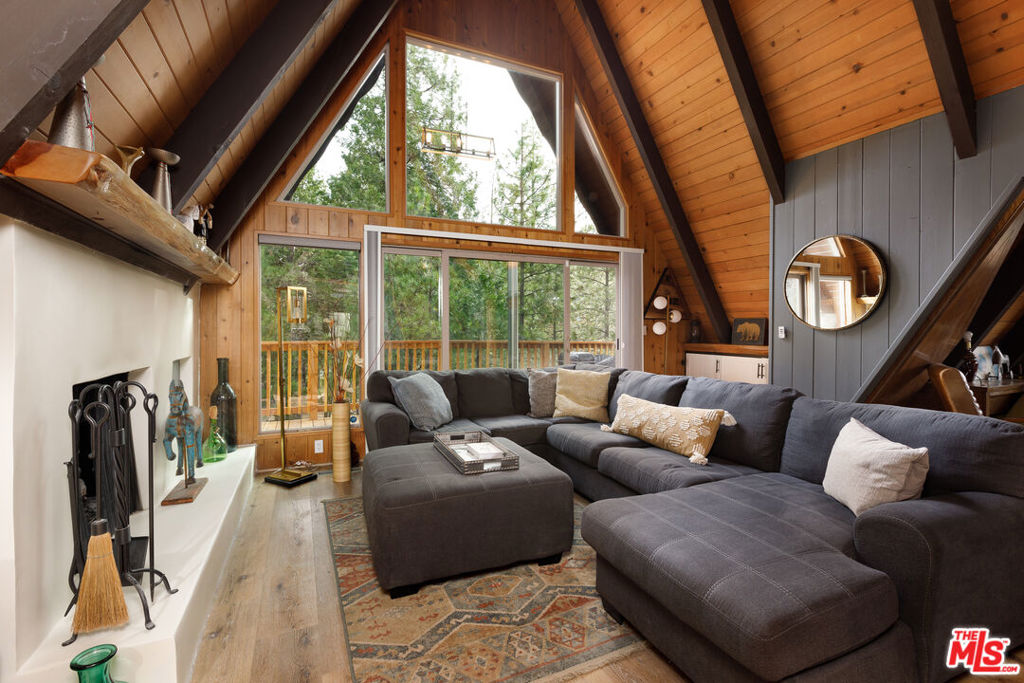 27197 Bernina Drive Property Photo 8
