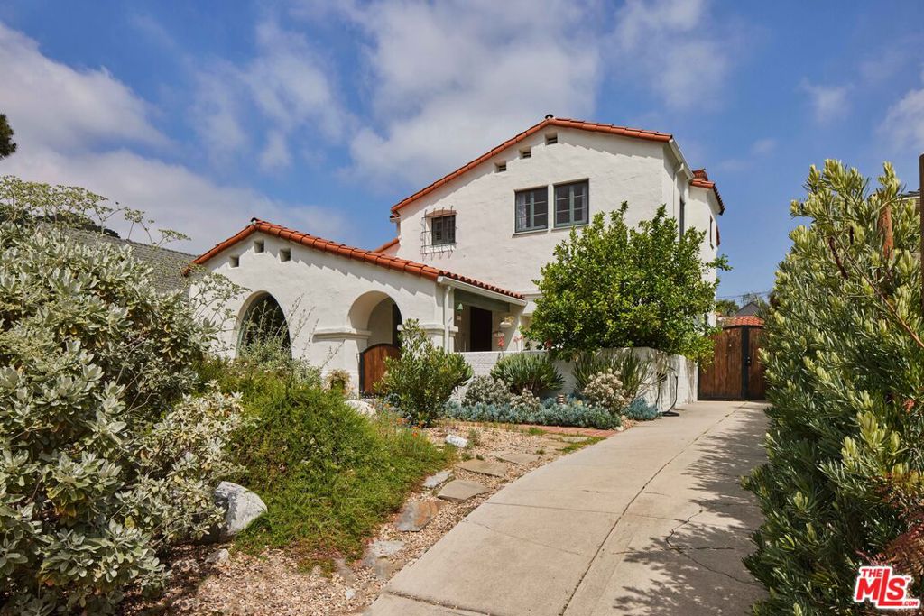 1661 Santa Maria Avenue Property Photo