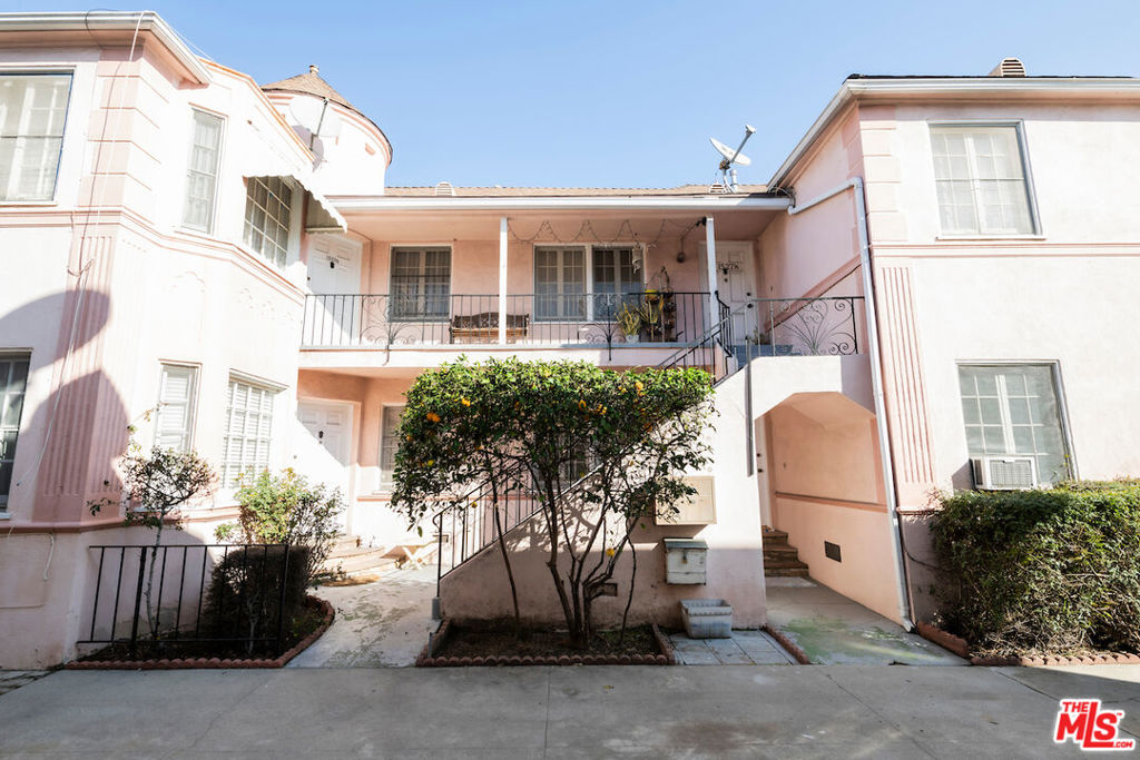 1527 S Bedford Street Property Photo 2