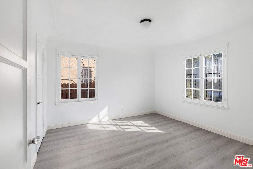 1527 S Bedford Street Property Photo 9
