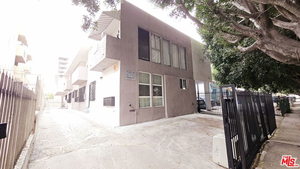 731 Irolo Street Property Photo