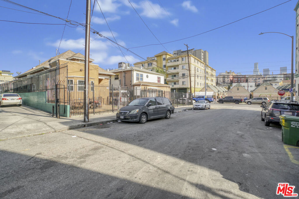 1801 W 5th Street Property Photo 4
