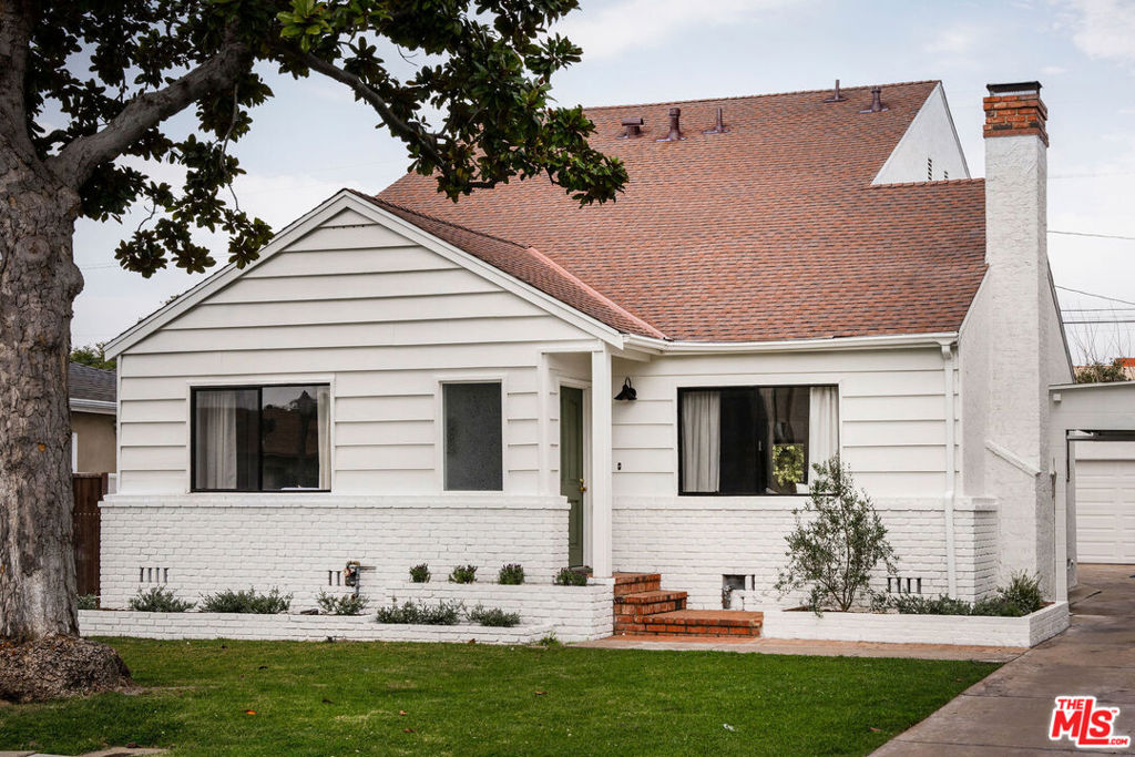 6617 W 81st Street Property Photo